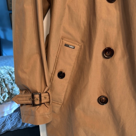 Classic Tan Trench Coat - Picture 4 of 7